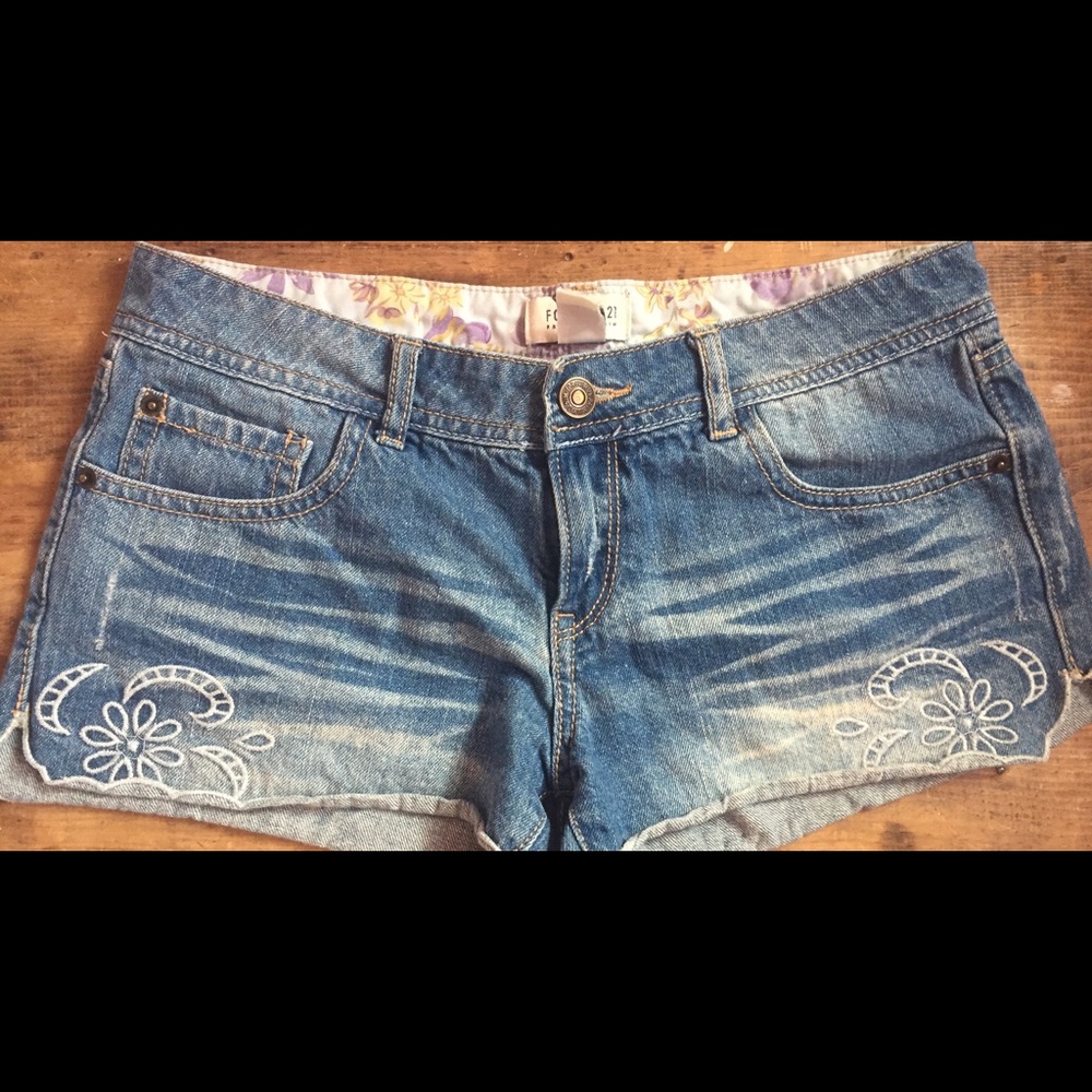 Forever 21 premium denim shorts. SIZE 26
